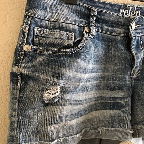 SOLD 3/$15🦉 Reign Denim Cut-off Shorts s13 - Picture 2 of 6